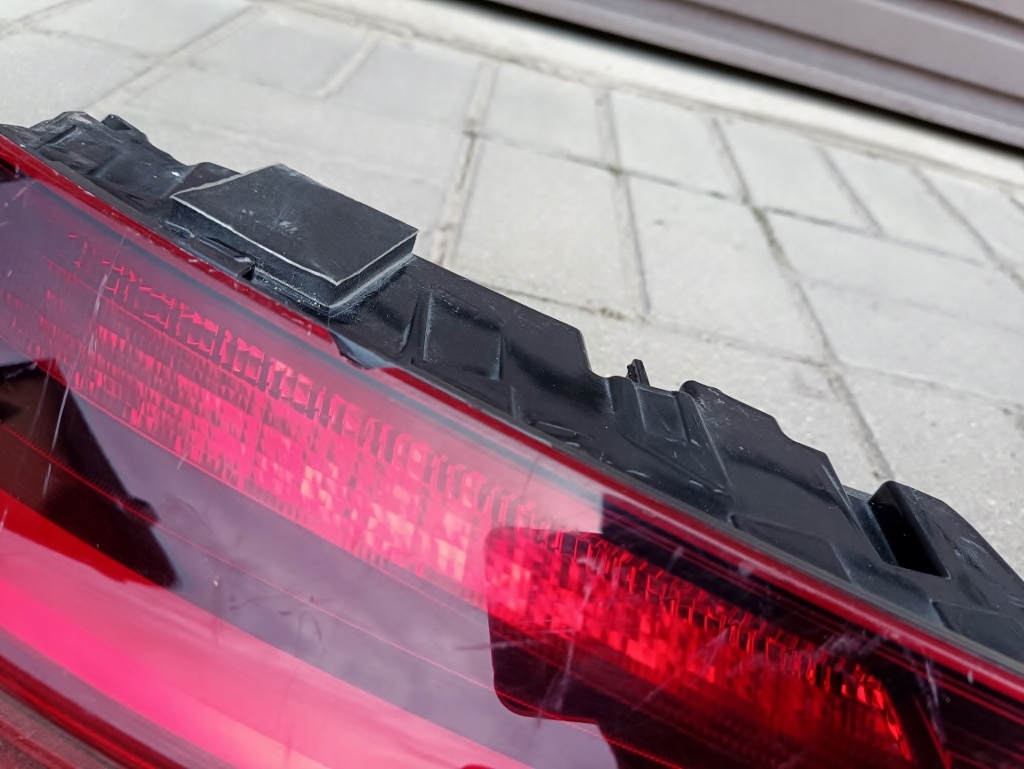 Фара накладка w крышке  задний  audi e-tron 4ke945095d с Разборки