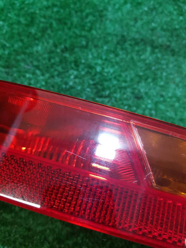 Купити Лампа протитуманна права задня citroen ds-7 2020 9815722880