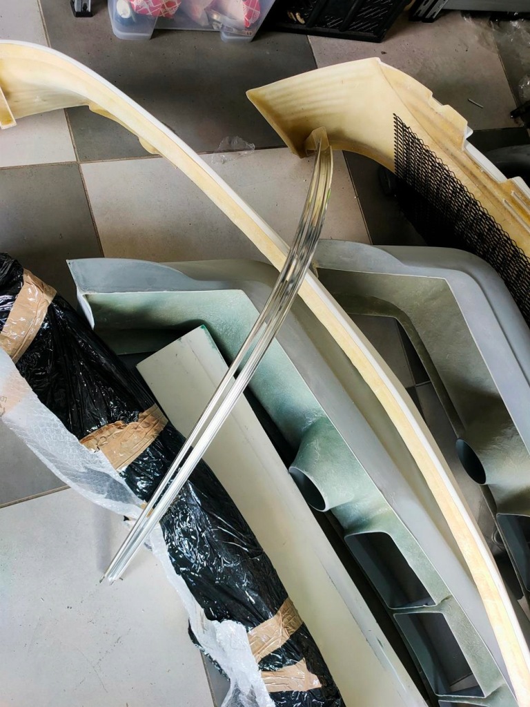 Молдинг хром крышки softtopu mercedes 107 Недорого