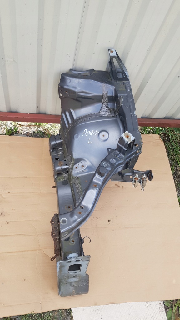 Купити Toyota auris 07-12 підкрилок лівий панель фари