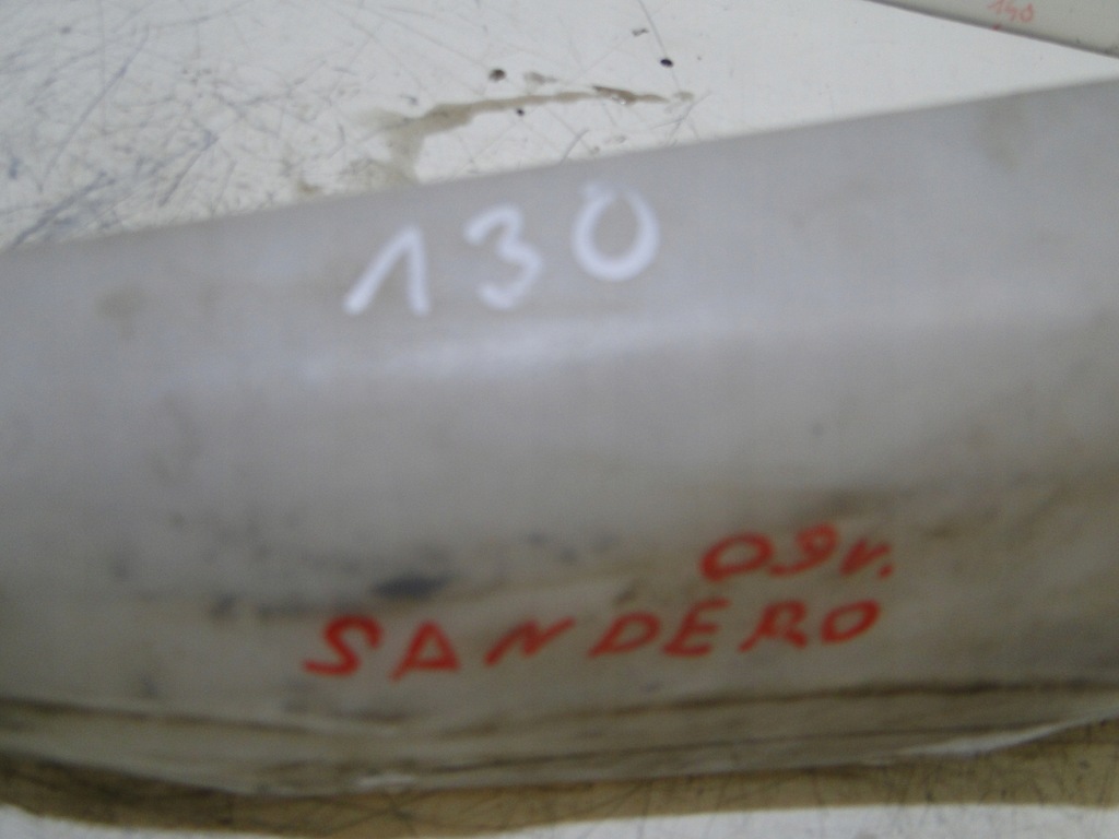 фото №10, Dacia sandero i бак жидкость омывателя