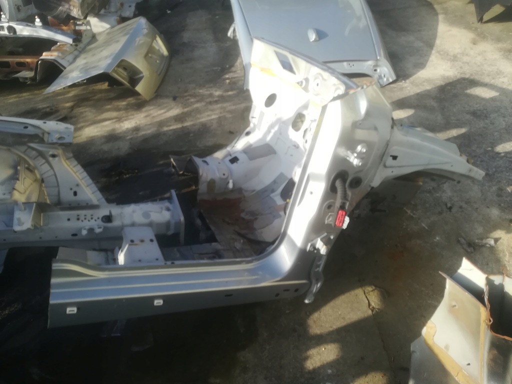 фото №1, Volvo v50 s40 блок двигателя порог правый