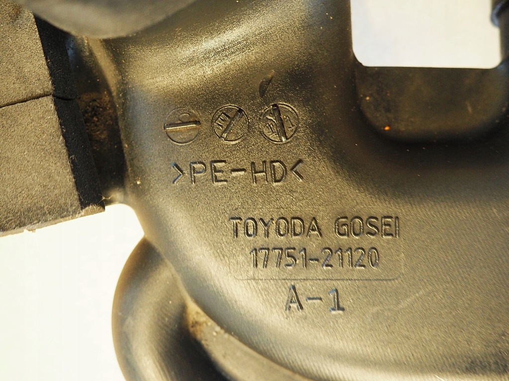 фото №3, Toyota оригинальный номер 17751-21120 труба воздухозаборник воздуха