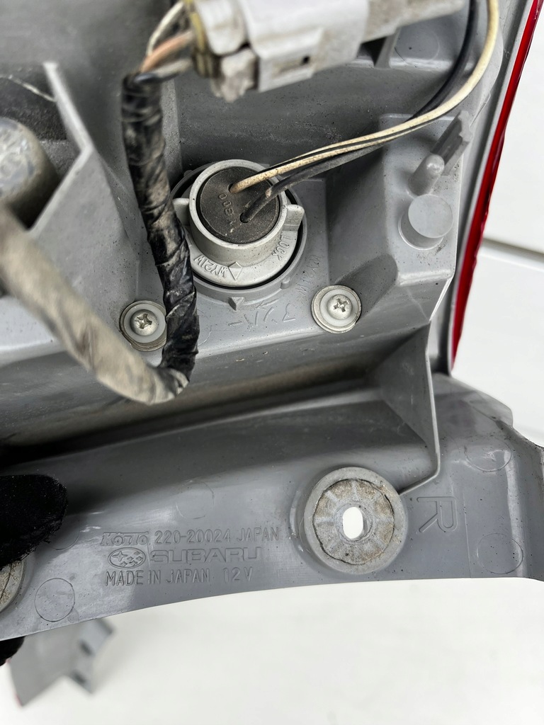 фото №9, Subaru impreza gh лампа ліва+ права задня комплект koito 220-20024