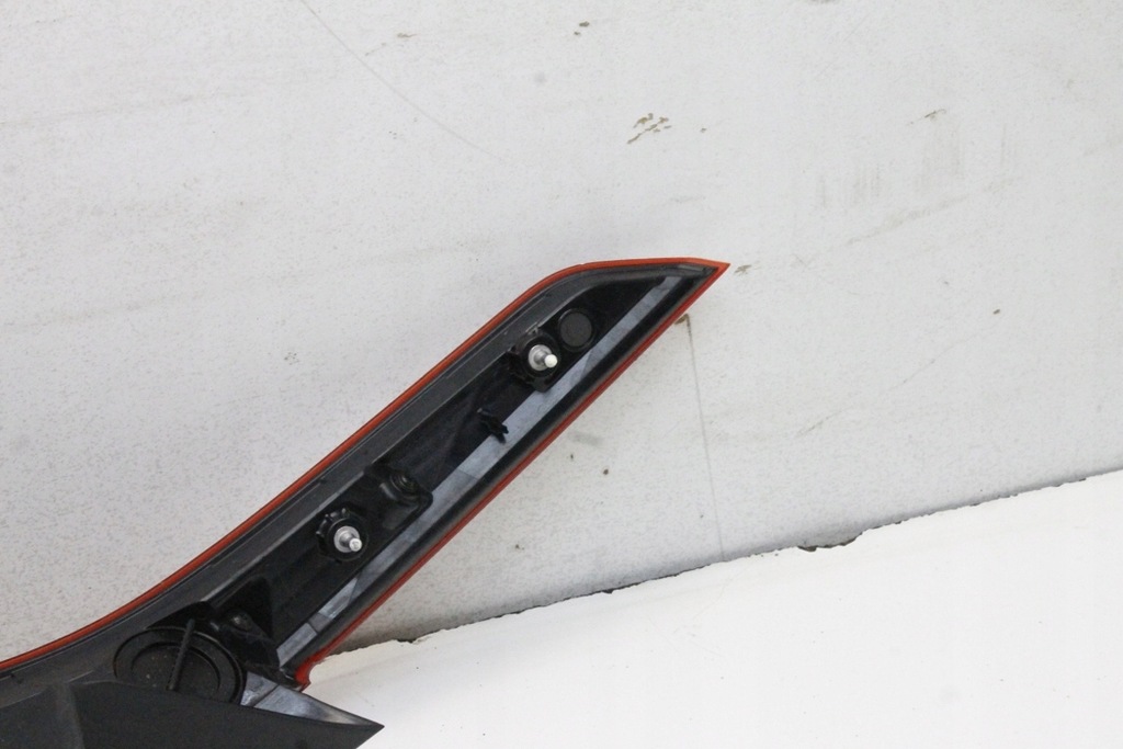 фото №8, Лампа права задня kia niro 92402at000 1.6l hybrid 104kw 2022