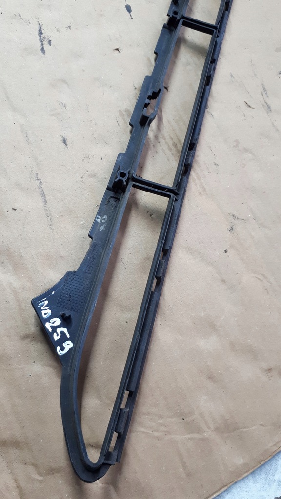 фото №14, Решітка середня бампера audi a4/kombi 8k0807683