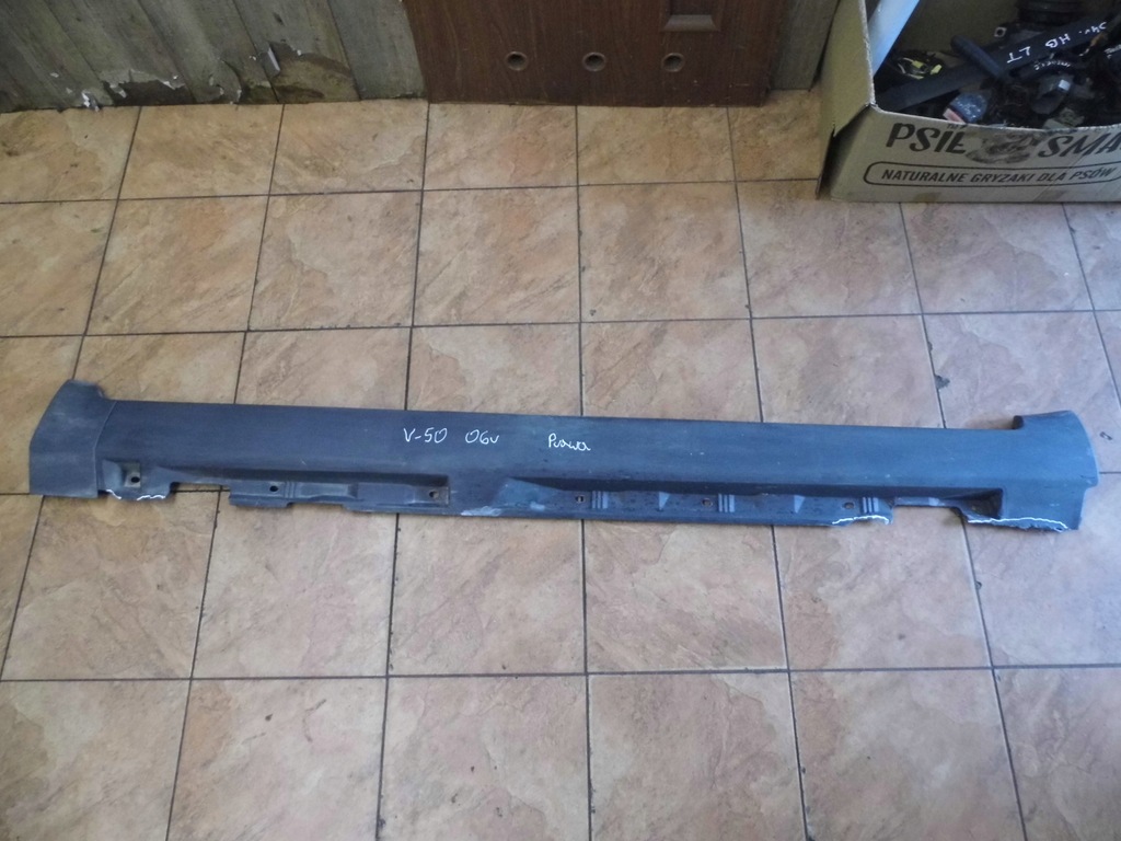 фото №1, Volvo v50 s40 ii 2.0d 06' молдинг порог правая