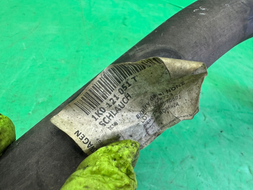 Труба шланг радіатора патрубок води гумовий елемент 1k0121051t vw passat b6 2.0 fsi 05- Київ