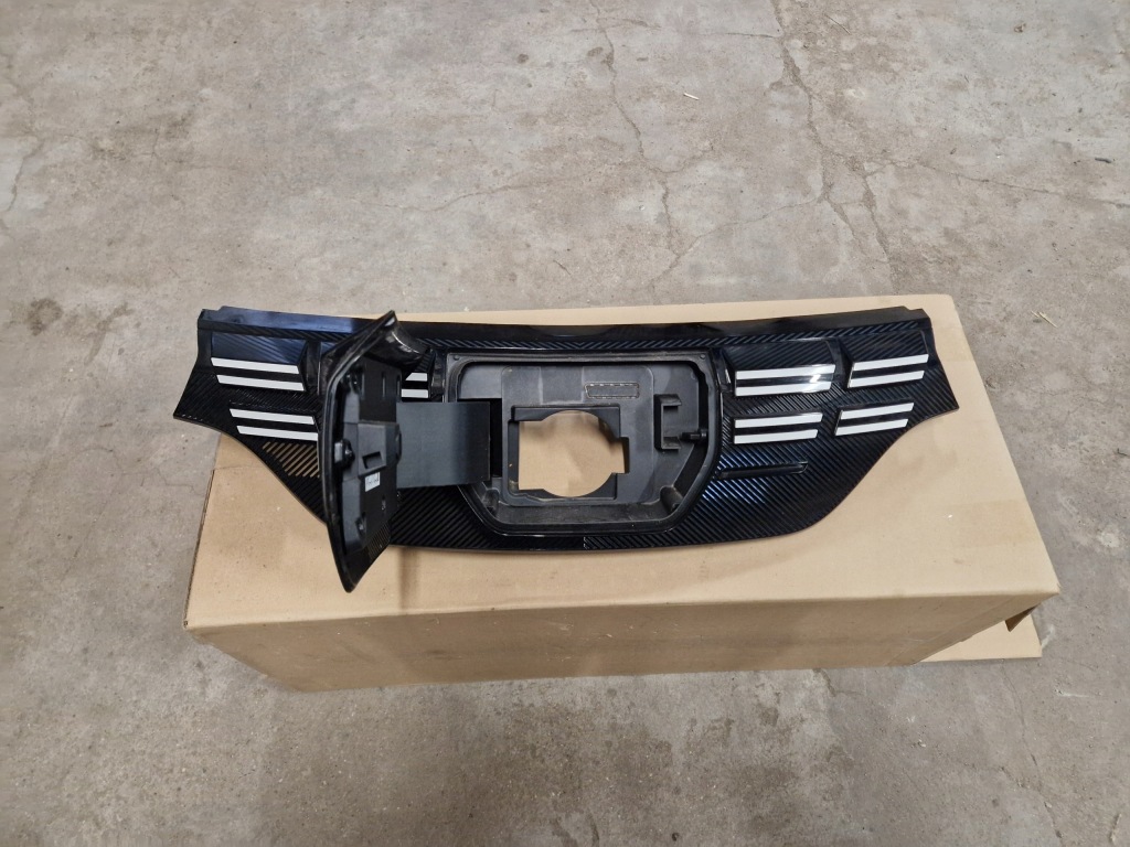 Dacia spring рестайлінг  решітка радіатора решітка  оригінал giełda Доставка