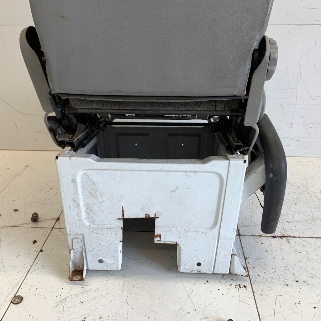 фото №12, Сиденье левая перед сиденье водителя + основание сиденье vw crafter i 2e 08r