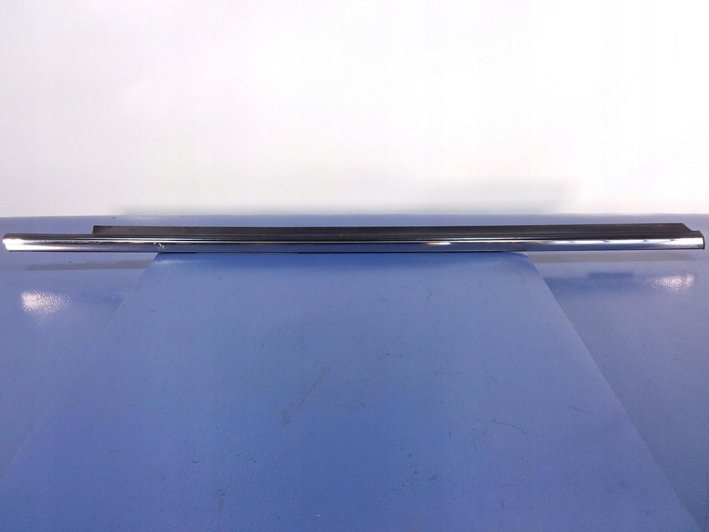 фото №1, Giulietta молдинг уплотнитель дверь правый перед