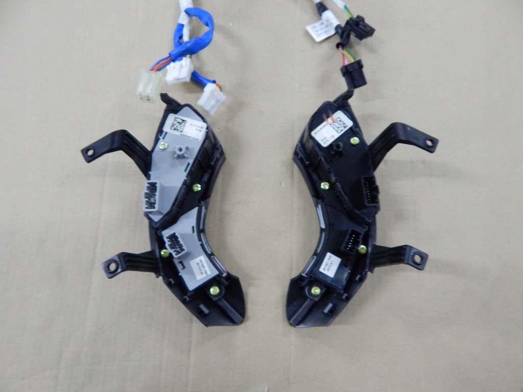 фото №7, Hyundai i30 ii - круїз-контроль мультифункція кнопки керма з підігрівом