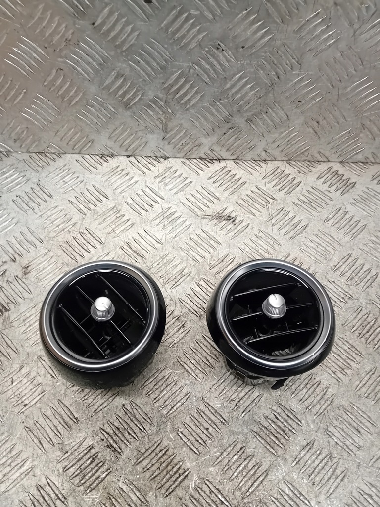 фото №1, Mercedes w205 решётка обдув a2058300201