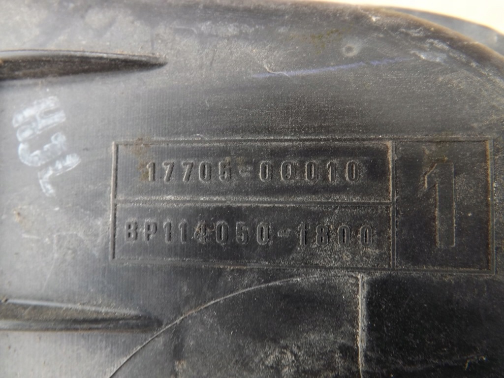 фото №7, Toyota aygo i 1 citroen c1 1.0 корпус фильтра воздуха 17705-00010