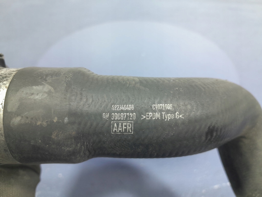 Opel insignia b 1.6 cdti трубка пабтрубок  шланг радиатора воды 422346486 Оригинал