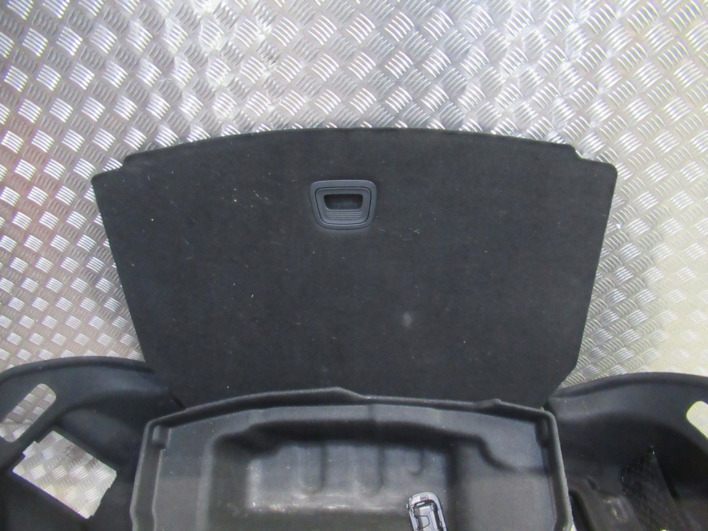 фото №9, Mercedes w206 sedan обивка багажника багажник обшивки обивка задняя