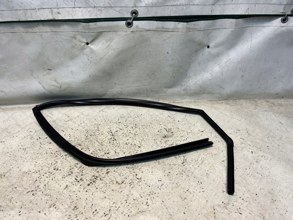 фото №1, Hyundai tucson ii прокладка скло двері правий задня