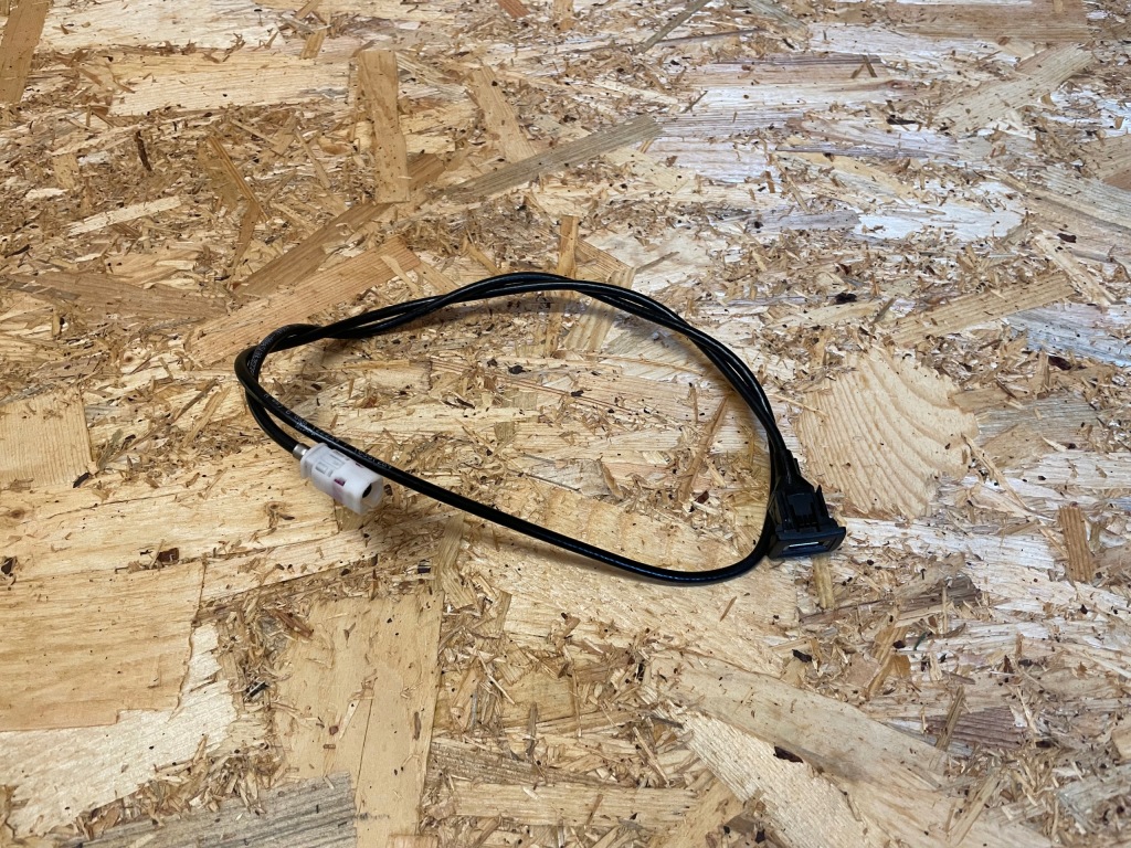 фото №1, Шланг роз'єм port usb тунель mb a-klasa w176