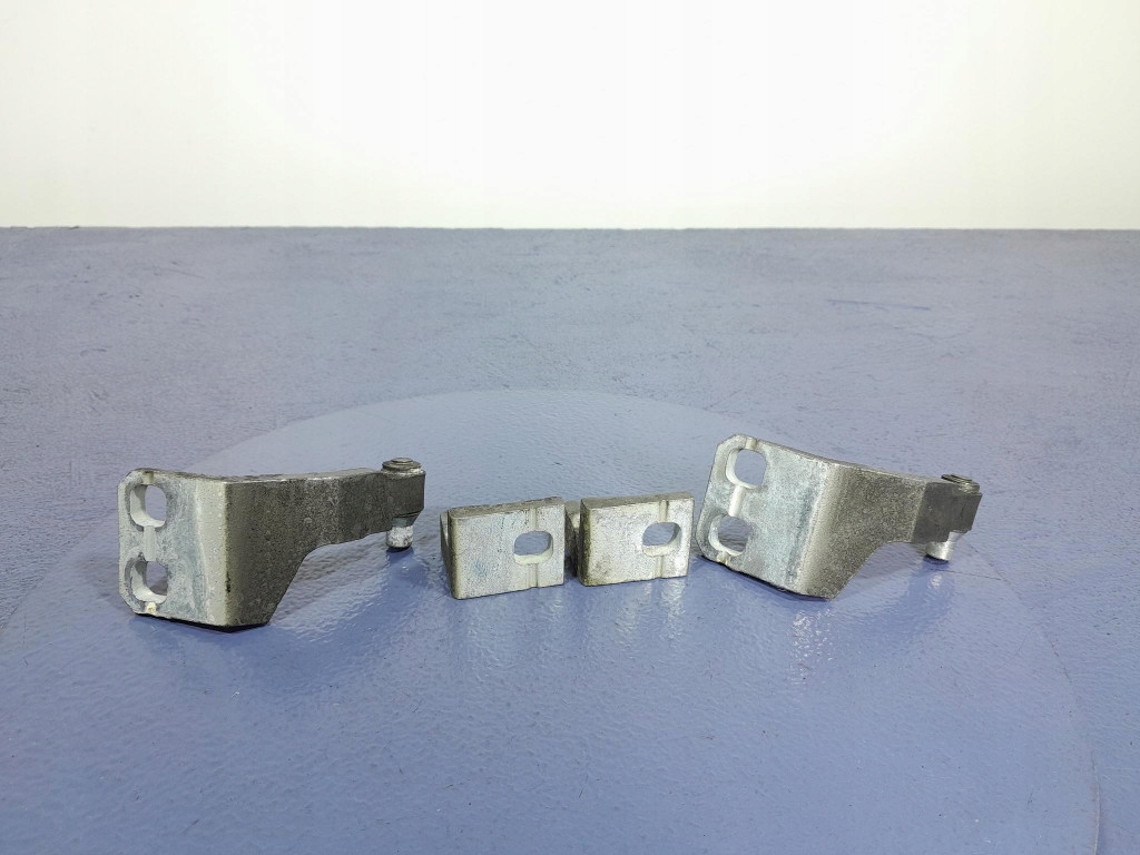 фото №3, Alfa romeo tonale петля петли дверь задняя задние правое 581/b