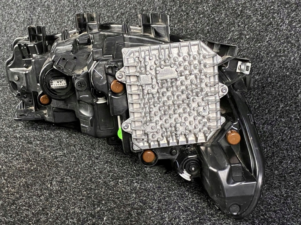 Jeep cherokee 19- рестайлинг  фара led левая перед передняя p68275949af с Разборки