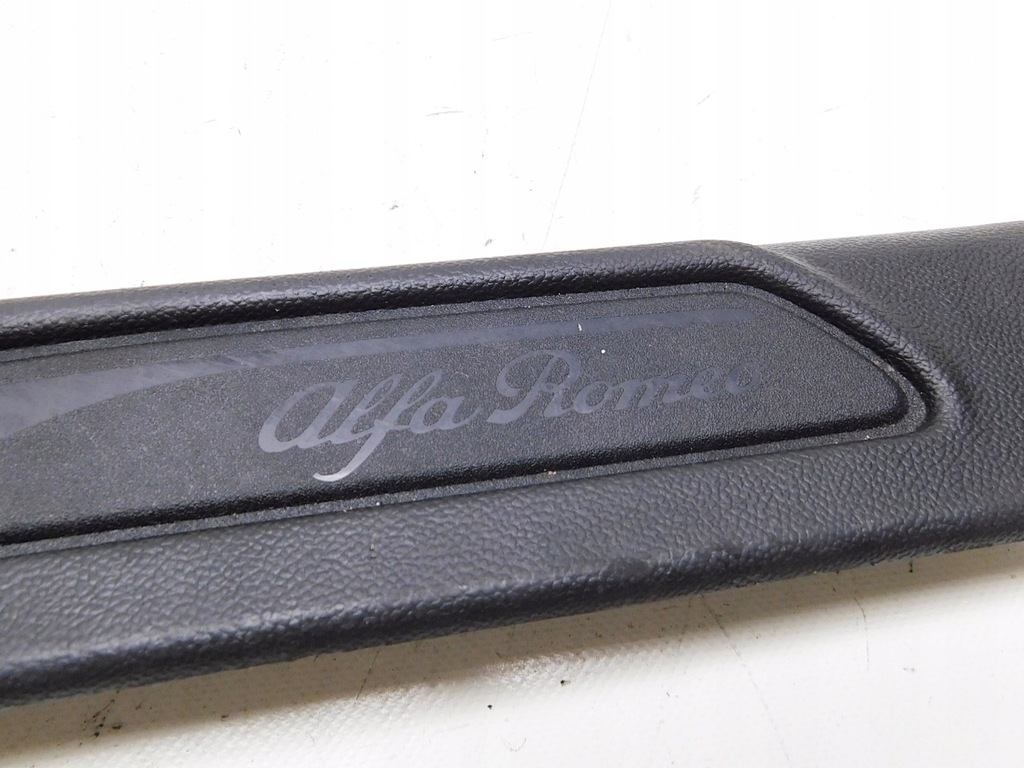 фото №4, Молдинг накладка порог перед - alfa romeo giulia