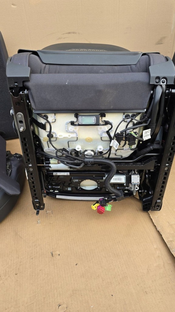 Сидіння шкіряний заднє сидіння kpl grzene чорні audi a4 b9 sedan nr mag de01 Оригінал