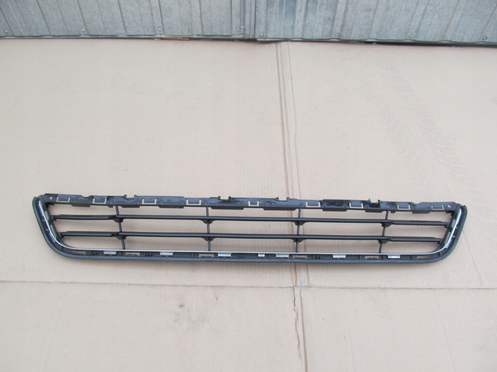 фото №1, Ford mondeo mk5 v средняя решётка бампера