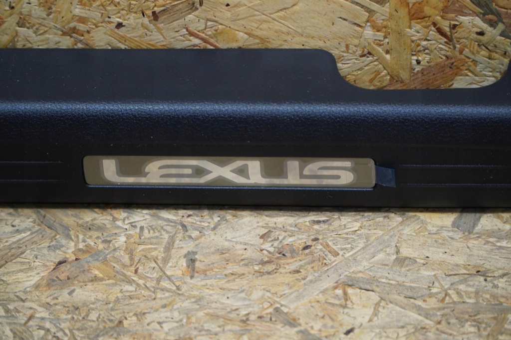Накладка порога  передок  левая 67914-52380 правая 67913-52280 lexus lbx 24r новая Цена