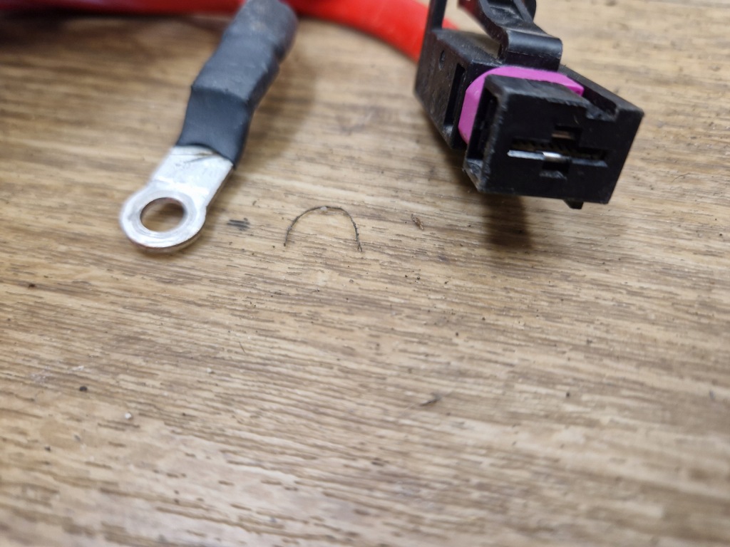 Bmw f07 5 gt кабель шланг плюсовой аккумулятор podpodłogowy 9150984 9150982 Недорого