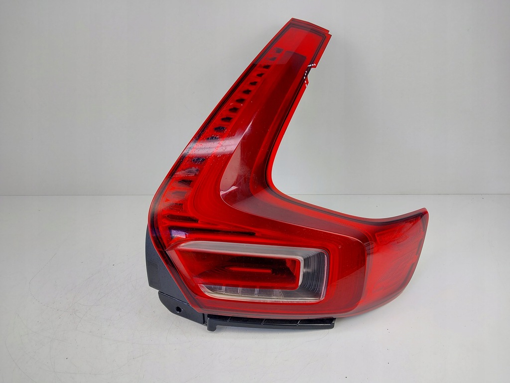 фото №1, Лампа правый задняя 31446791 volvo xc40