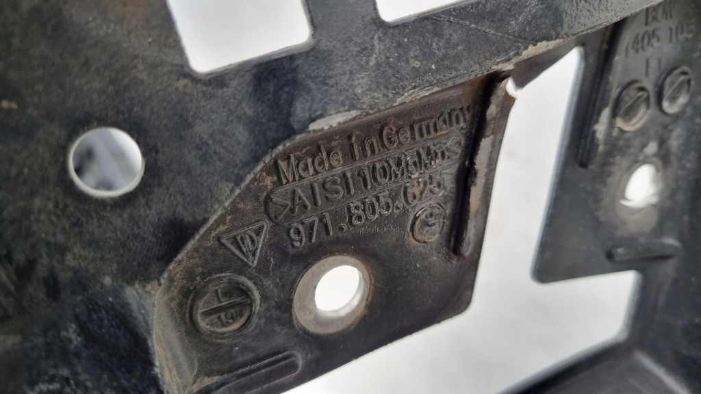 Крыло  porsche panamera 971 16- левое  перед оригинал Доставка