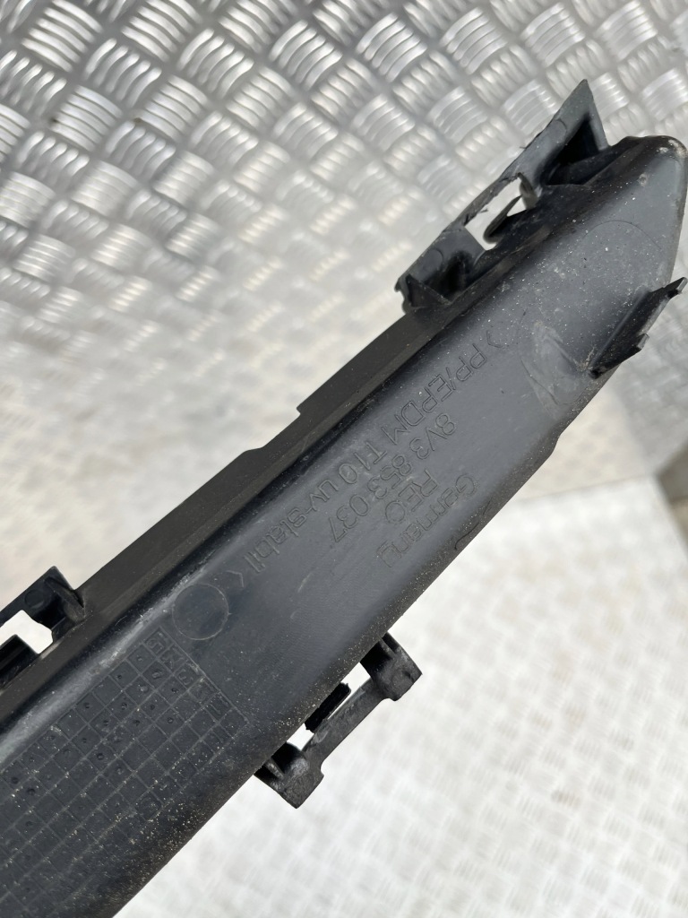 фото №1, Кронштейн кронштейн решетка перед audi a3 8v 12- 8v3853037