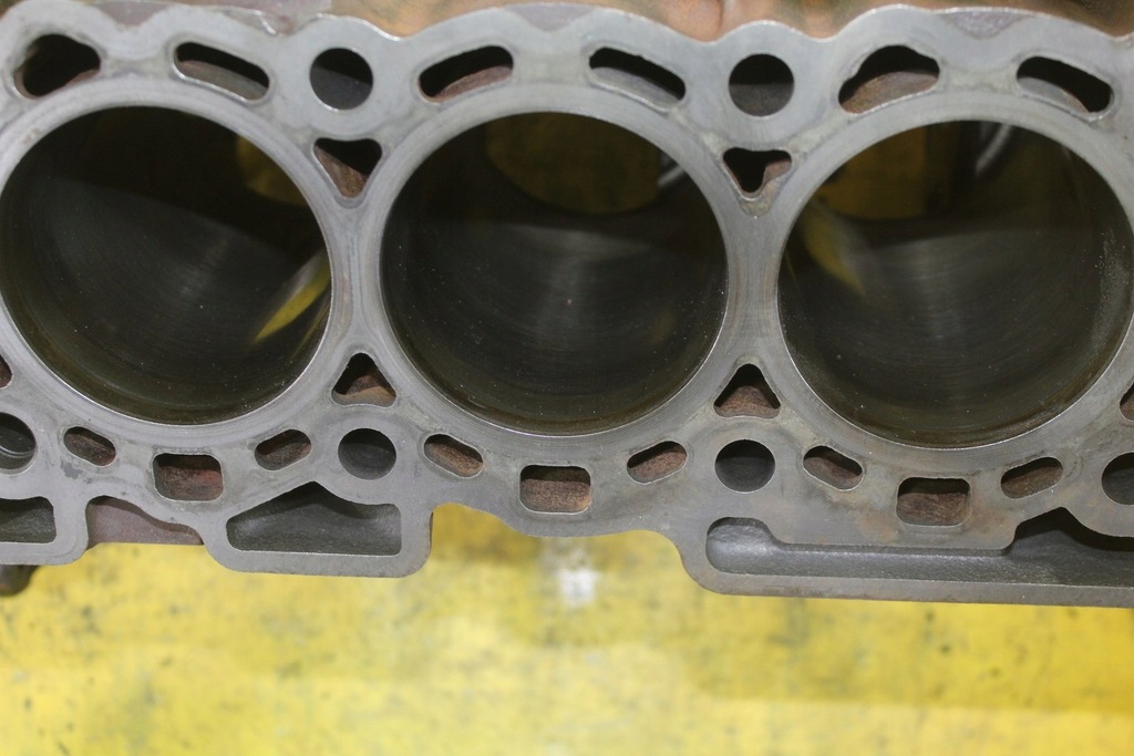 фото №5, Блок двигуна land rover discovery iii jaguar s-type 2.7 d 276dt 4r8q6015ce