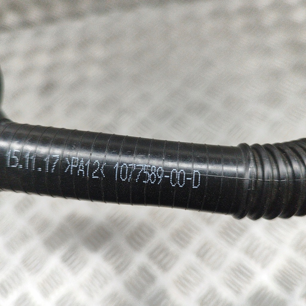 Tesla model s 2016 шланг / патрубок радіатора Недорого