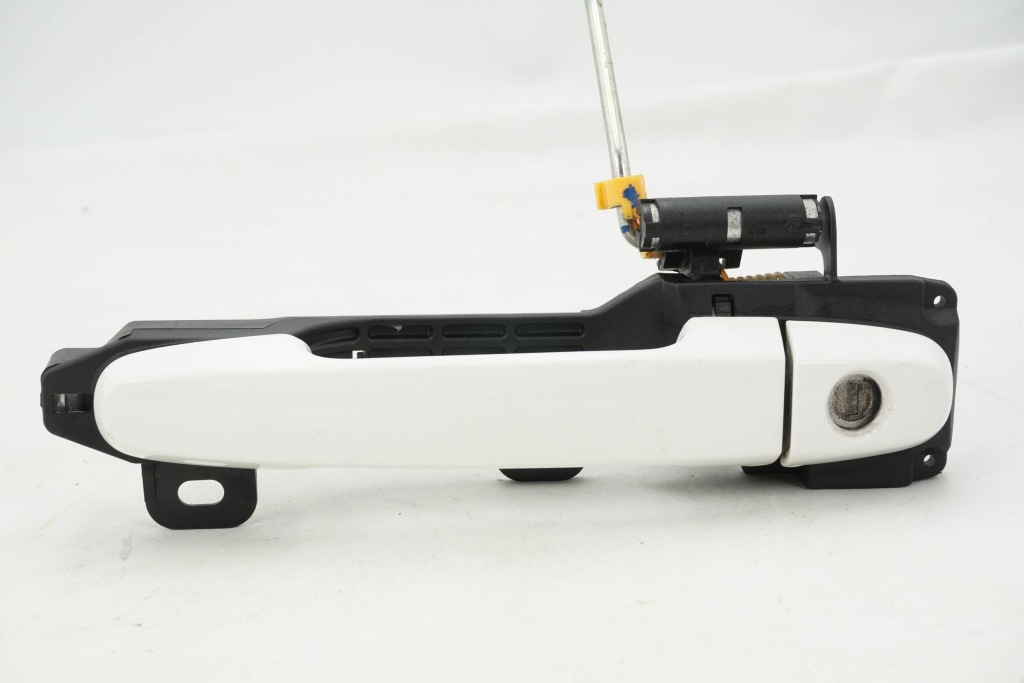 Купить Ручка наружная левая перед peugeot 108