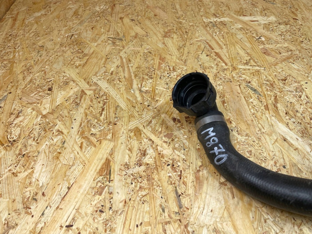 Пабтрубок  труба шланг воды volvo v40 ii 31474987 2016- Цена