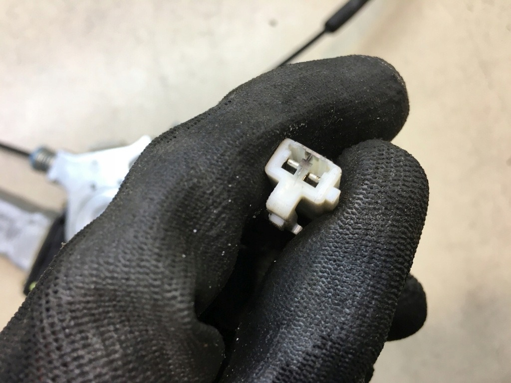 фото №9, Подъемник стекло правый перед space star