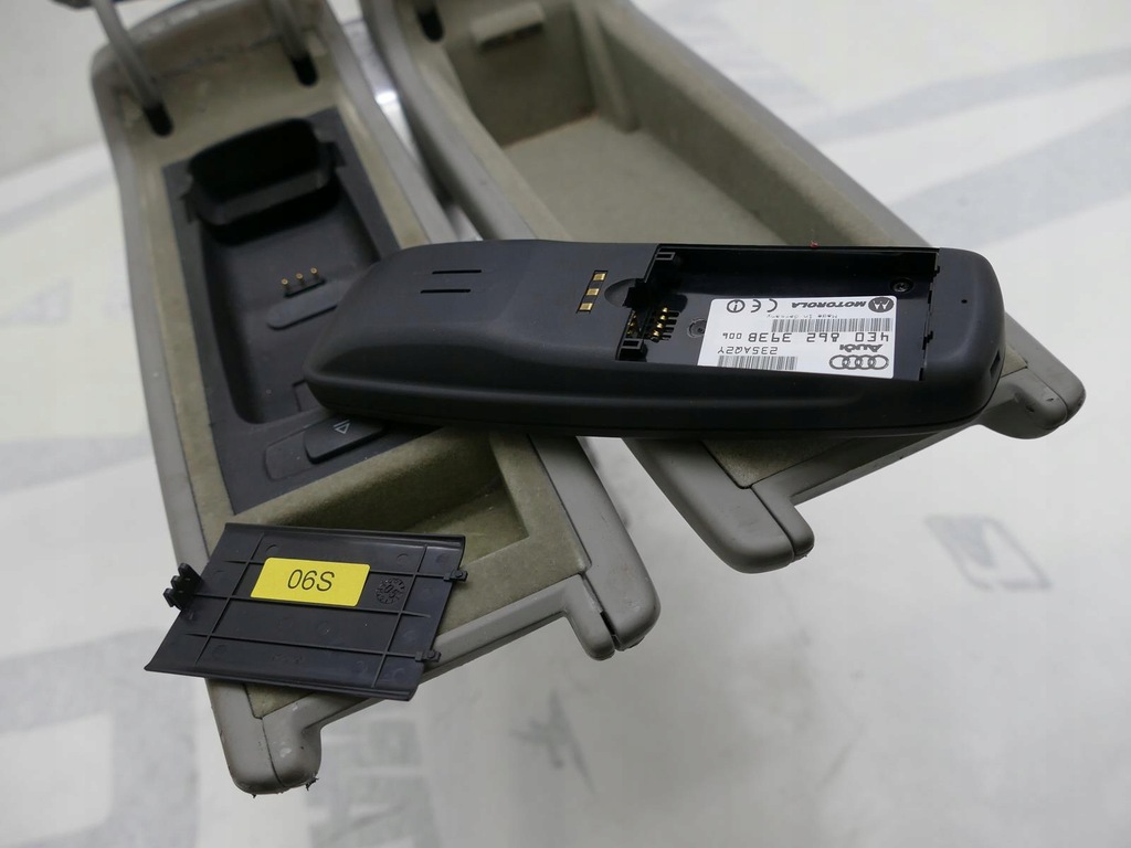 фото №8, Audi a8 d3 lift подлокотник телефон серая кожа