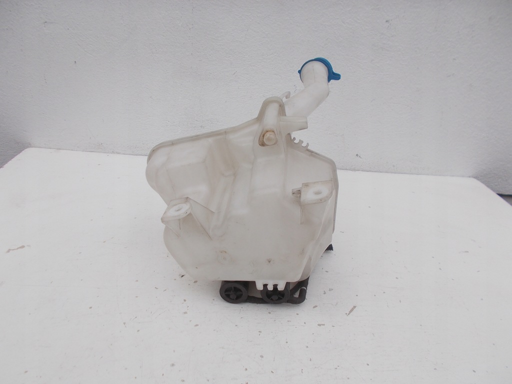 фото №6, Бачок омывателя toyota yaris ii 06-11r