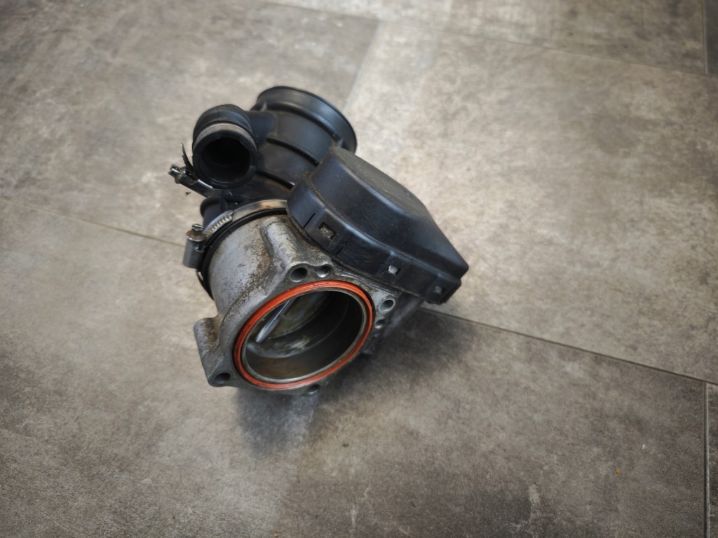 фото №1, Bmw 5 e39 96-03 r 2.2 2.5 дроссельная заслонка