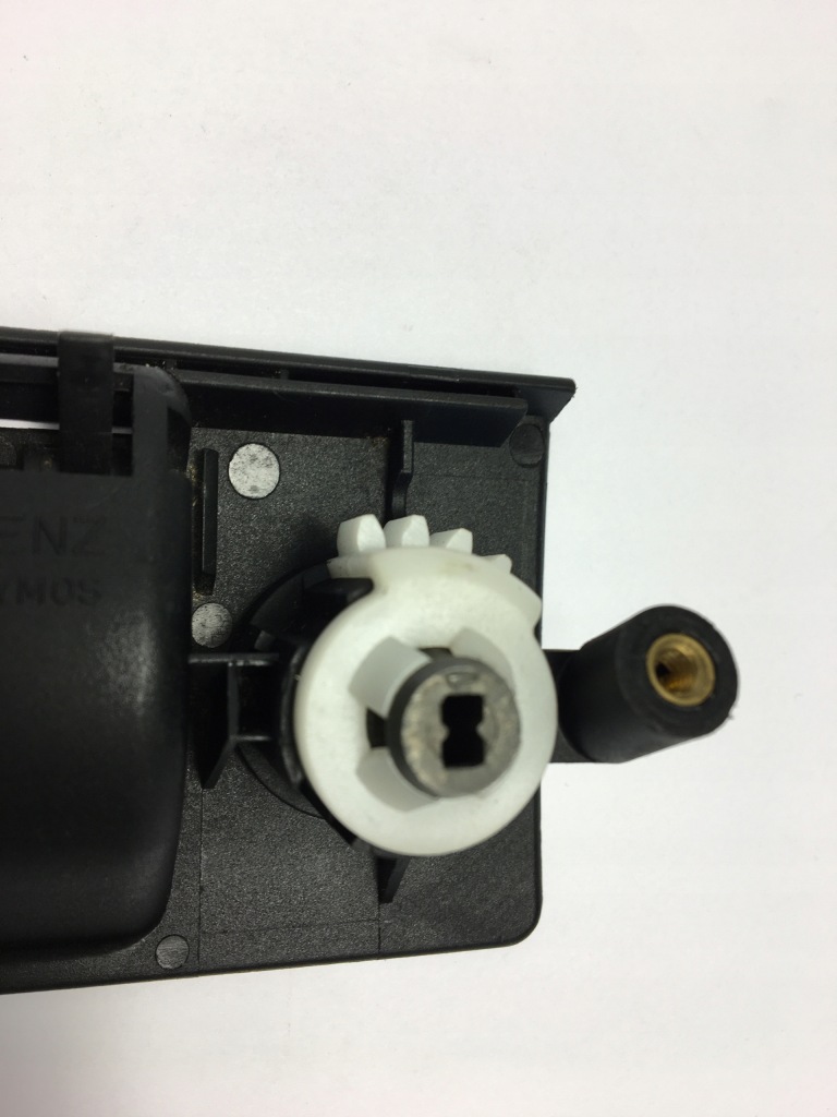 фото №6, Ручка замок бардачка панели приборной панели консоли mercedes w124 1246800184