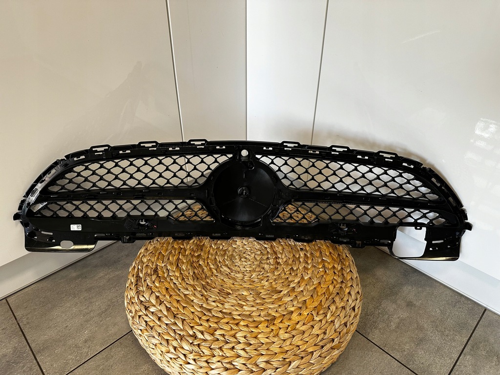 фото №10, Mercedes w206 c klasa 2021- решётка радиатора amg значок kompletny jak новый камера