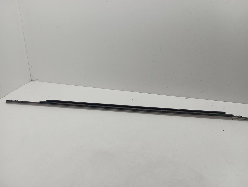 фото №5, Chrysler voyager права сторона молдинг прокладка скло двері задніх