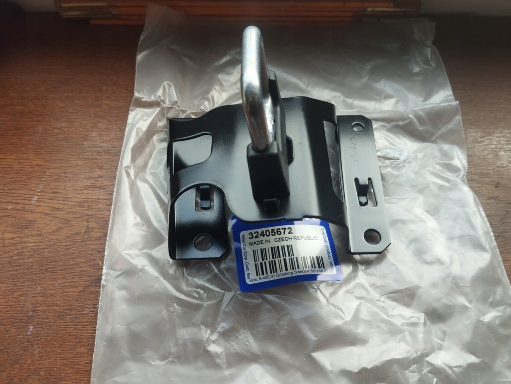 фото №1, Volvo xc60 ii крепление капот правый новый 32405672