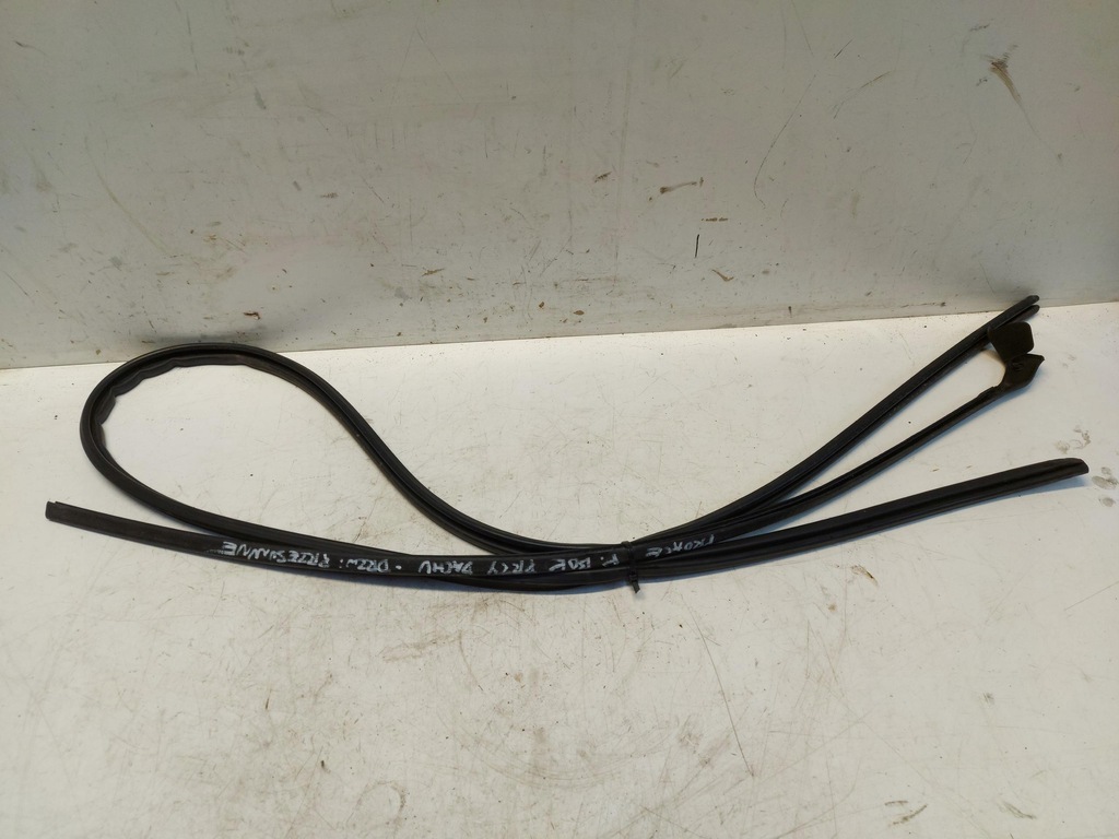 фото №1, Toyota proace прокладка правая крыша жёлоб