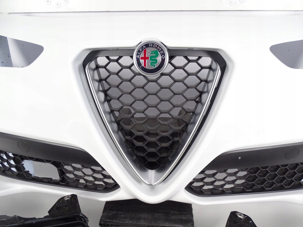 Бампер перед передній alfa romeo stelvio + ліхтарі  правий ліва full led Недорого