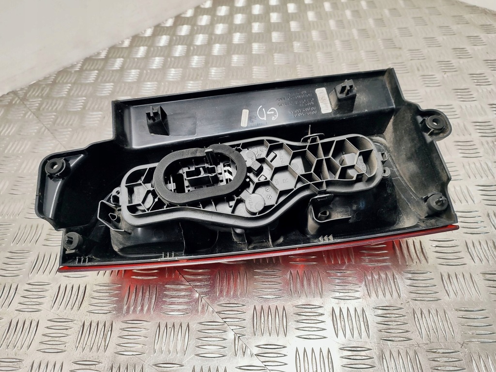 фото №10, Peugeot expert 2018 правая сторона лампа задняя