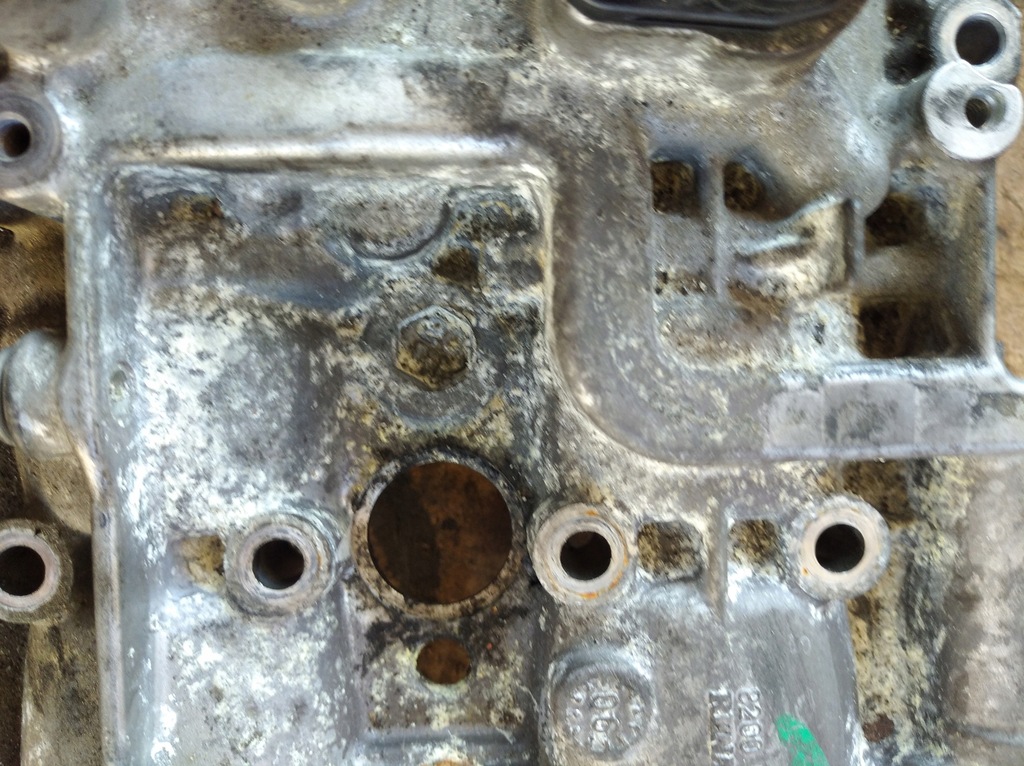 фото №6, Кришка клапанів вали розподільного валу 8200539196 renault 2.0 dci