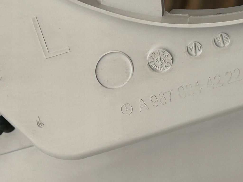 Облицовка ветровик левая mercedes atego 2023r a9678844222 оригинал Недорого