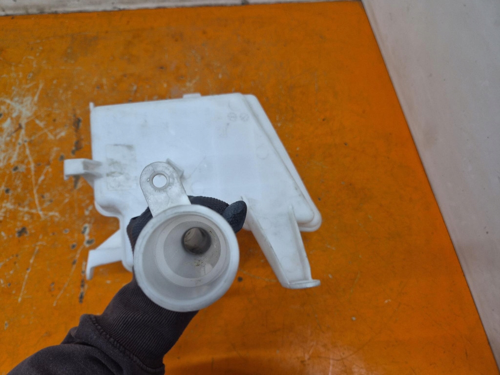 Toyota avensis t27 3 09-18 бачок омивача в Україні